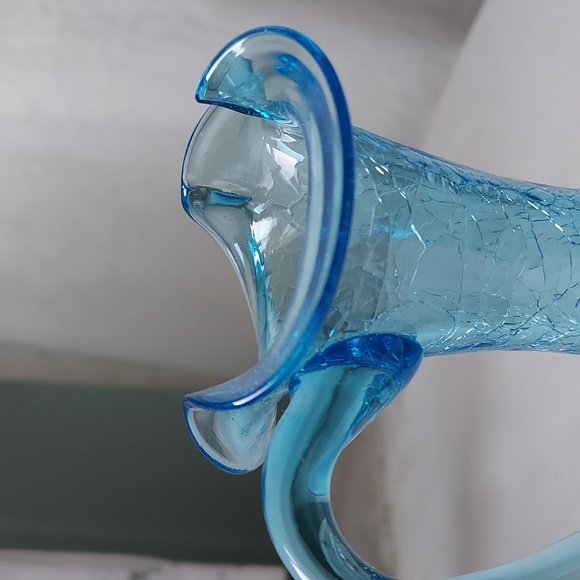 Turquoise blue 💙 crackle glass mini pitcher flower bud vase - Picture 8 of 16